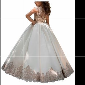 COLOR: IVORY AND CHAMPAGNE
